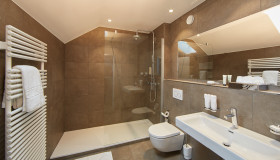 Badezimmer im Familienzimmer