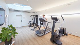 Geräte im Fitnessraum