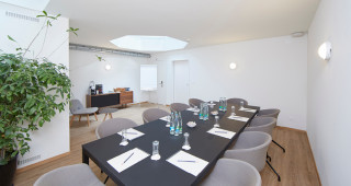 Konferenztisch im Seminarraum