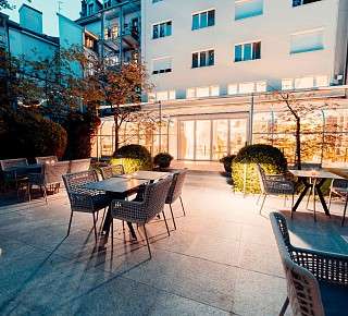 Garten bei Abenddämmerung