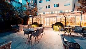 Garten in der Abenddämmerung