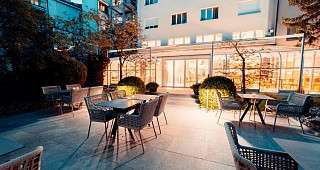 Garten in der Abenddämmerung