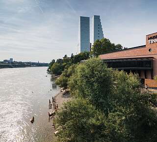 Museum Tinguely Roche Tuerme v2