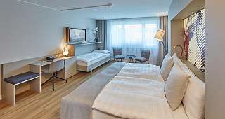 bett im familien zimmer hotel wettstein