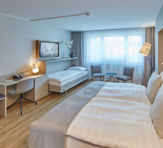 Bett im Familienzimmer vom Hotel Wettstein