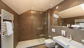 familien badezimmer hotel wettstein v2