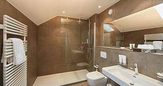 familien badezimmer hotel wettstein v2